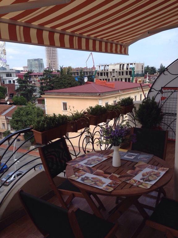 Apartment With Summer Terrace Batumi Quarto foto