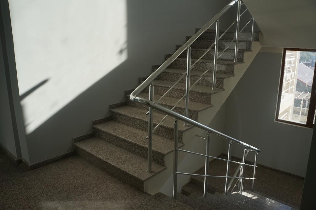 Apartment With Summer Terrace Batumi Quarto foto