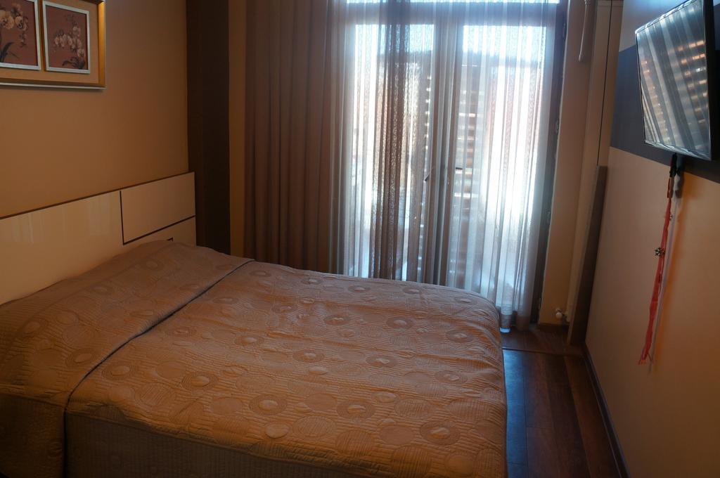 Apartment With Summer Terrace Batumi Quarto foto
