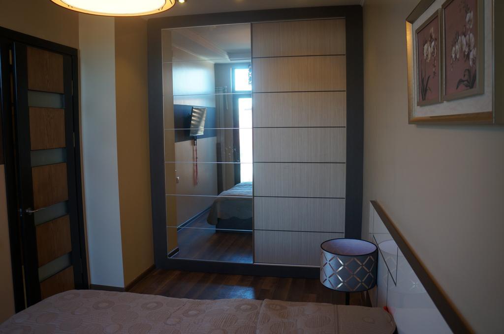 Apartment With Summer Terrace Batumi Quarto foto