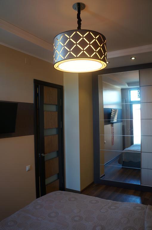 Apartment With Summer Terrace Batumi Quarto foto
