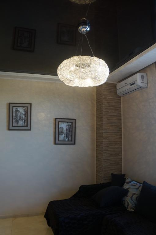 Apartment With Summer Terrace Batumi Quarto foto