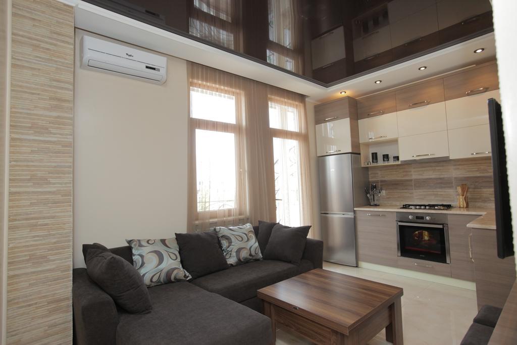 Apartment With Summer Terrace Batumi Quarto foto