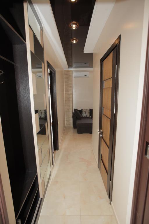 Apartment With Summer Terrace Batumi Quarto foto