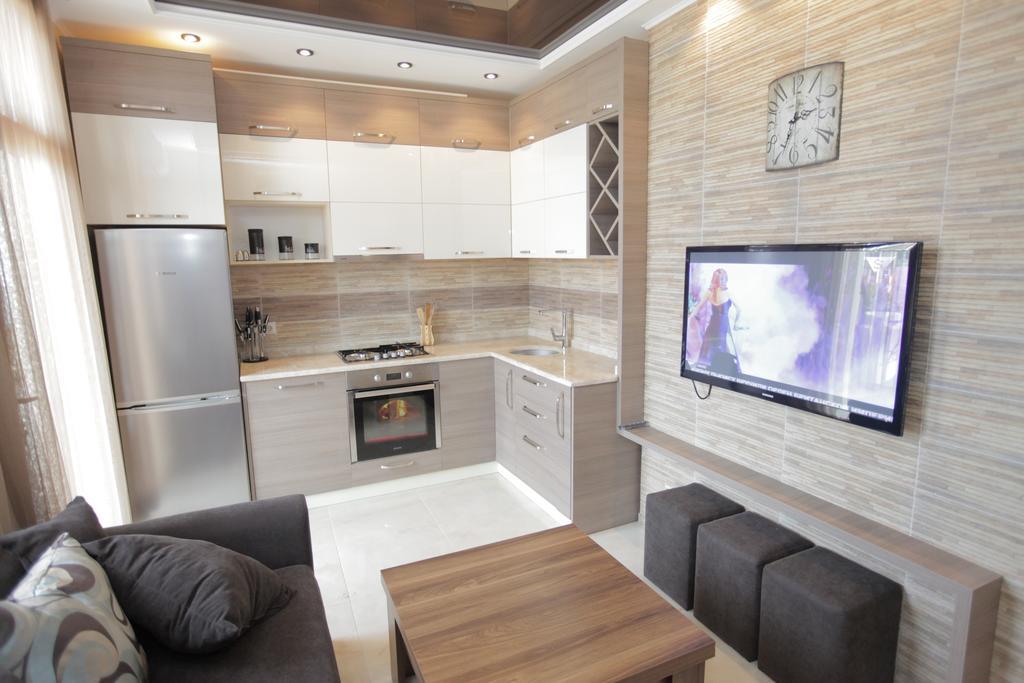 Apartment With Summer Terrace Batumi Quarto foto