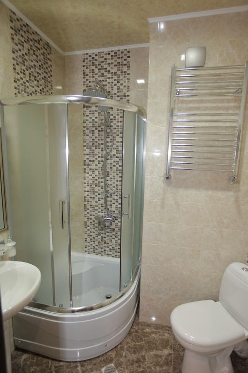 Apartment With Summer Terrace Batumi Quarto foto
